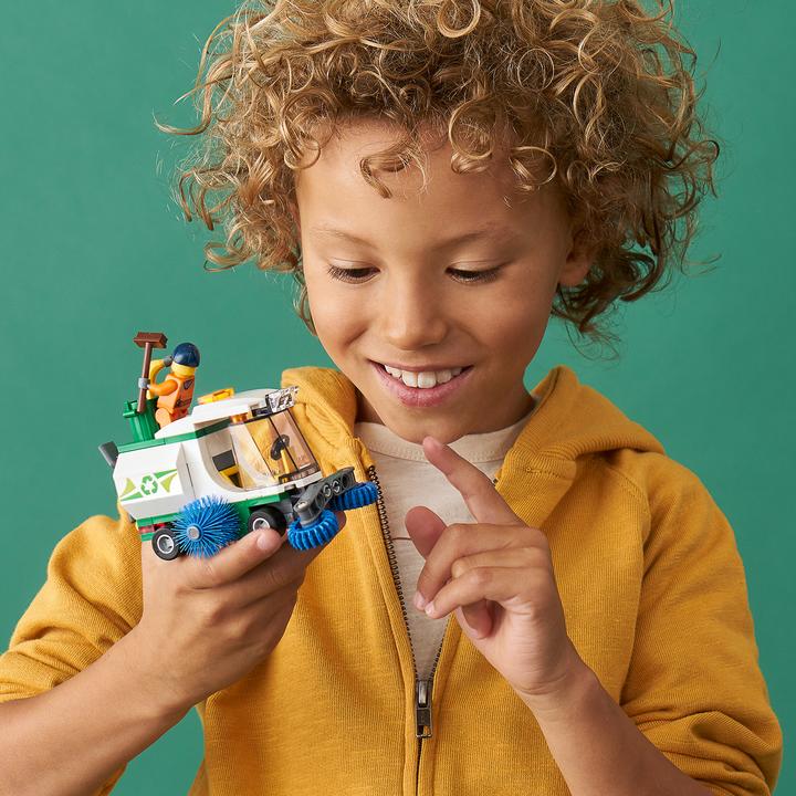 Actual product image LEGO Street sweeper (60249, LEGO City)
