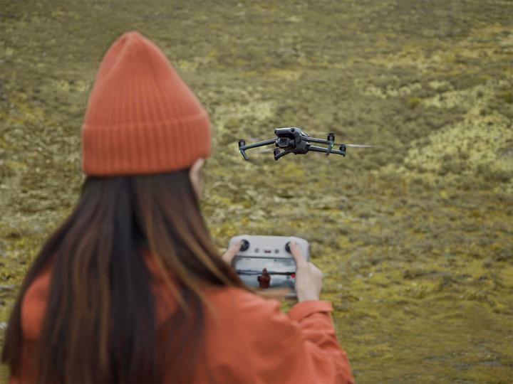 Actual product image DJI Mavic 3 Classic with RC Remote Control (46 min, 895 g, 20 Mpx)