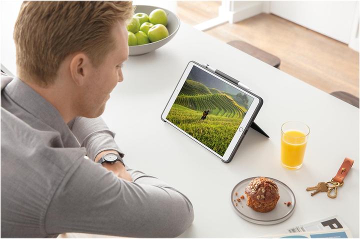 Actual product image Logitech Combo Touch (CH, iPad 2019 (7th gene), iPad 2020 (8. Gen), iPad 2021 (9th Gen))
