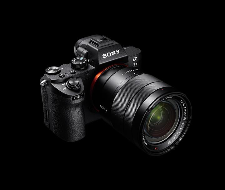 Produktbild Sony Alpha 7 II (28 - 70 mm, 24 Mpx, Vollformat)