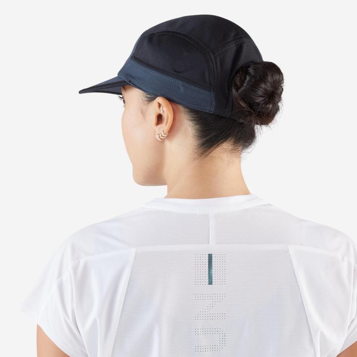 Actual product image Kiprun Lauf-Cap Schirmmütze 5 Panel - schwarz/grau