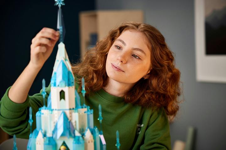 Produktbild LEGO Der Eispalast (43197, LEGO Seltene Sets)