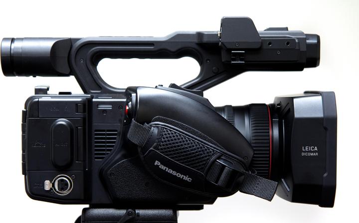 Panasonic Ag-Ux180 (9.46 Mpx, 24p, 20 x)