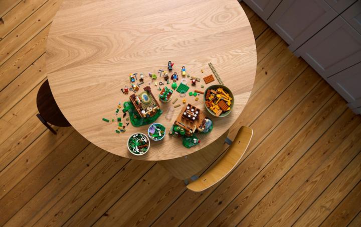 Actual product image LEGO The hut of Snow White and the Seven Dwarfs (43242, LEGO Disney)