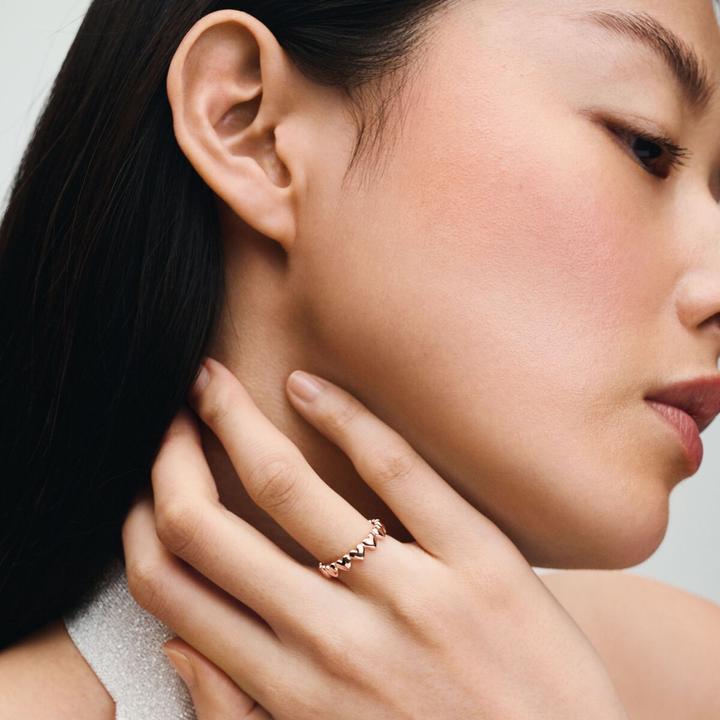 Immagine prodotto Pandora Anello con fila di cuori (48, 925 Argento)