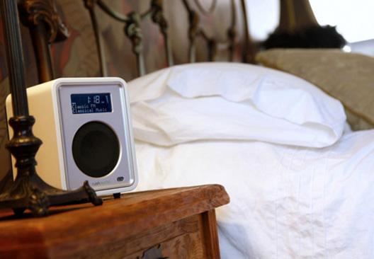 Produktbild Ruark Audio R1 MKII Deluxe Tabletop Radio - Dream White (1x 9 W)