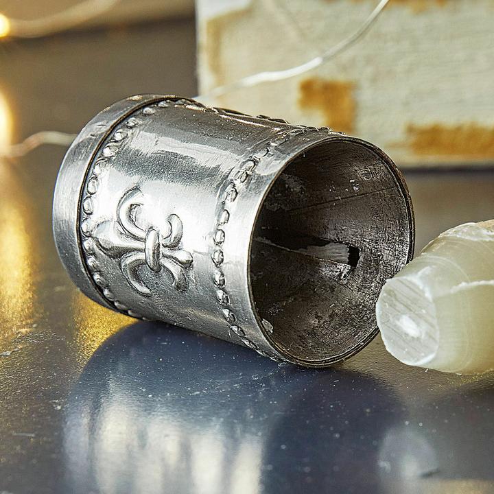 Produktbild Loberon Kerzenanspitzer Fleur De Lys antiksilber (H, 4 cm)