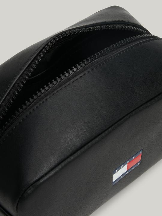 Actual product image Tommy Hilfiger Tjm Heritage Leather Washbag