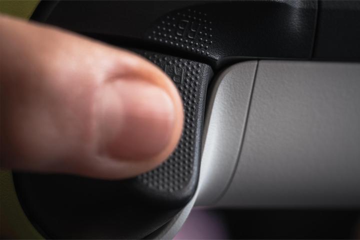 Actual product image Microsoft Wireless Controller - Electric Volt (Xbox Series S, Xbox One S, PC, Xbox One X, Xbox Series X)