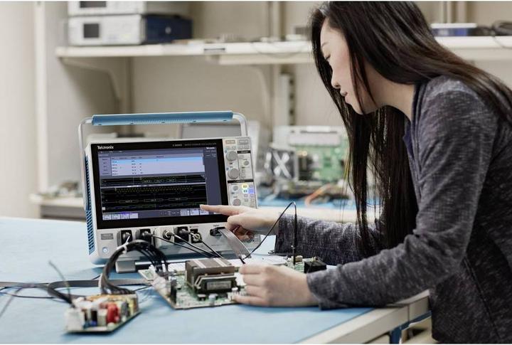 Produktbild Tektronix MDO34 3-BW-200 Digital-Oszilloskop 200MHz 2.5 GSa/s 10 Mpts 8 Bit 1St.