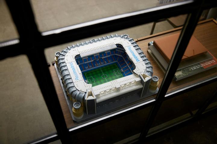 Actual product image LEGO Real Madrid - Santiago Bernabéu Stadium (10299, LEGO Icons, LEGO Rare Sets)