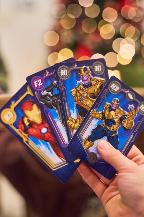 Actual product image Cartamundi 7 Avengers Family Game (French)