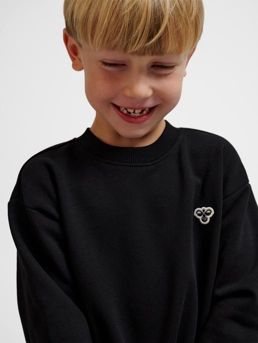 Actual product image hummel Hmljr Loose Crewneck Bee (10, 11, 12, 13, 14, 15, 16)