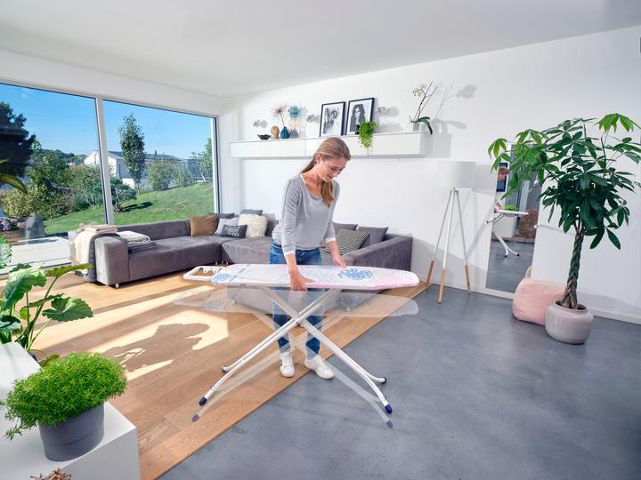Actual product image Leifheit Ironing board Classic M Compact (120 x 38 cm)