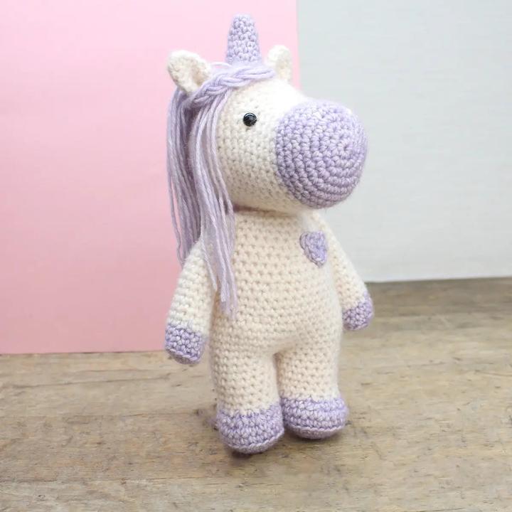 Produktbild Hardicraft Dolly Einhorn - Häkelset