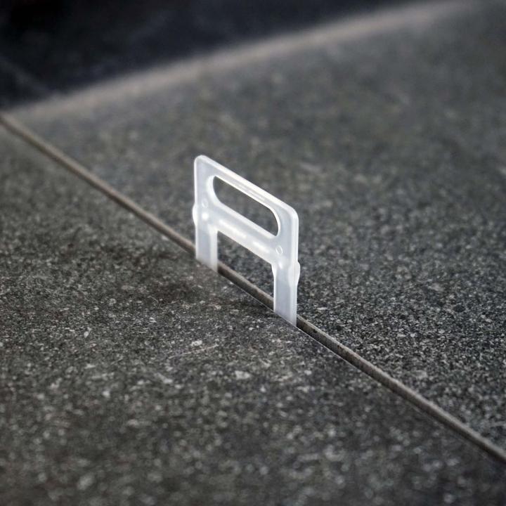 Actual product image XPOtool Tile Levelling System Set with 500 Pull Tabs 1.5mm & 1 Pair of Levelling Pliers, Laying Aid