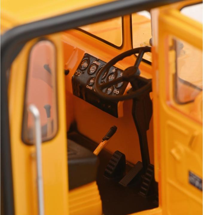 Produktbild Schuco Kirovets K700 Doppelb. 1:32