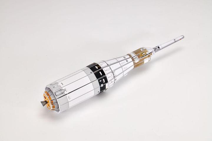 Actual product image Revell Apollo 11 Saturn V (136 pieces)