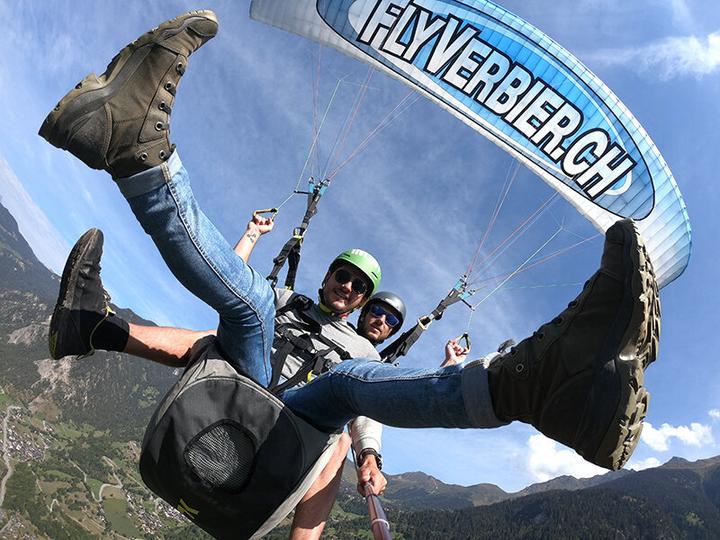 Produktbild Smartbox Aufregender Paragliding-Flug über die Schweizer Alpen ab Verbier (2 Pers.)