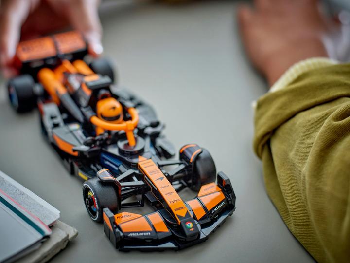 Actual product image LEGO McLaren F1 Team MCL38 Rennauto (77251, LEGO Speed Champions)