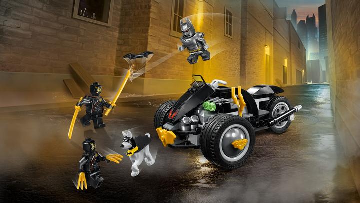 Actual product image LEGO Batman Attack of the Talons (76110, LEGO DC)