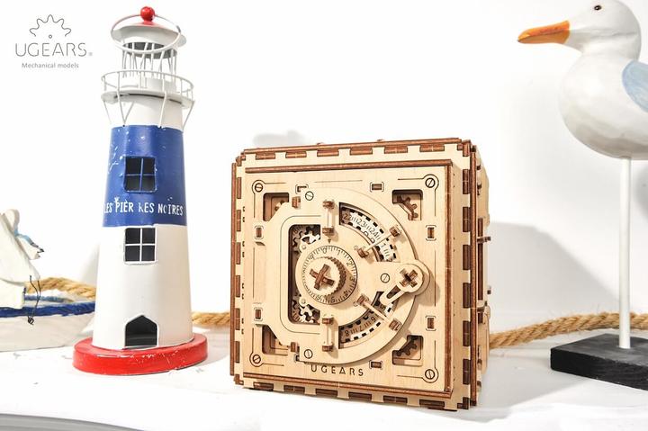 Actual product image Ugears safe