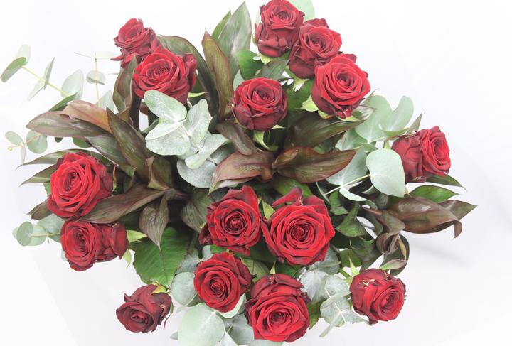 Bouquet Roses rouge avec vert M