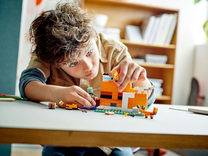 Actual product image LEGO The Fox Lodge (21178, LEGO Minecraft)