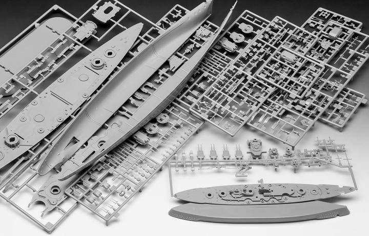 Produktbild Revell The Legendary Bismarck