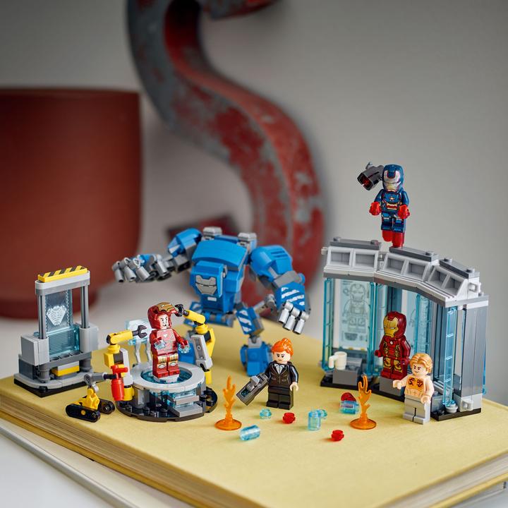 Image du produit LEGO Le laboratoire d'Iron Man : la salle des armures (76315, LEGO Super Mario)