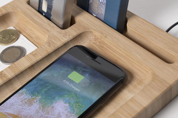Actual product image Walter Wallet single dock