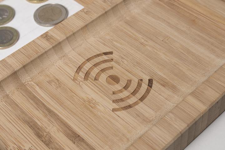 Actual product image Walter Wallet single dock