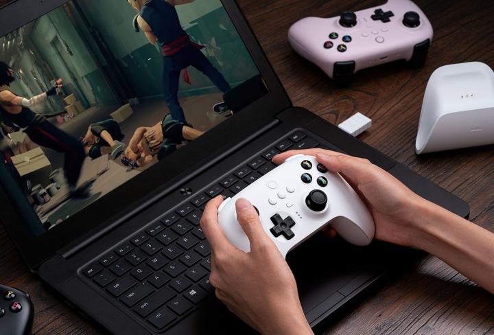 Actual product image 8bitdo Ultimate Controller with charging station (Switch, PC)