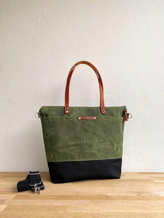Immagine prodotto Only-Bags.Store Borsa a tracolla e messenger LARGE in tela cerata - nero e verde scuro - grande