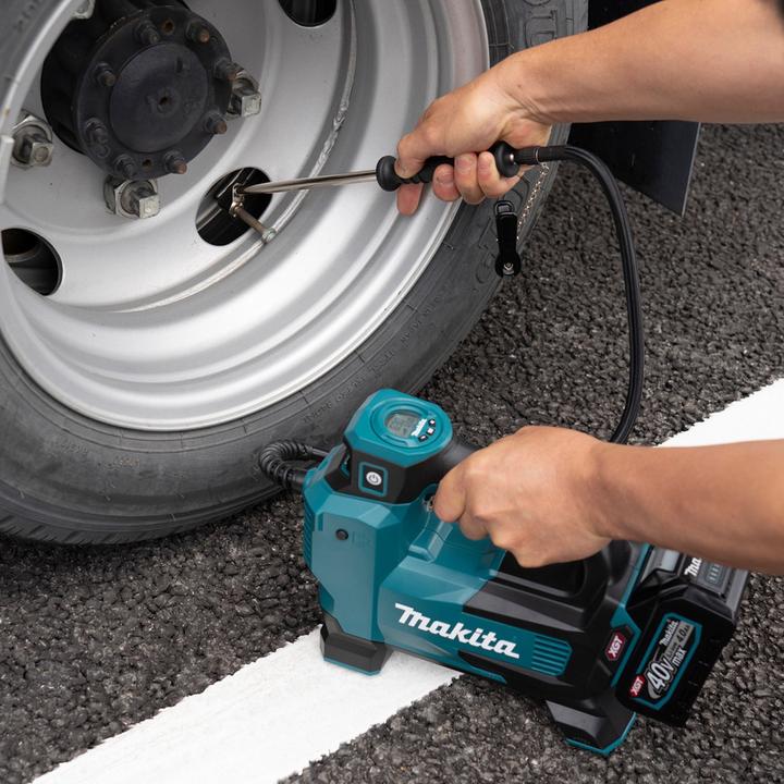 Productafbeelding Makita TE00000691 Professionele luchtpompadapter voor auto- en vrachtwagenbanden 30º
