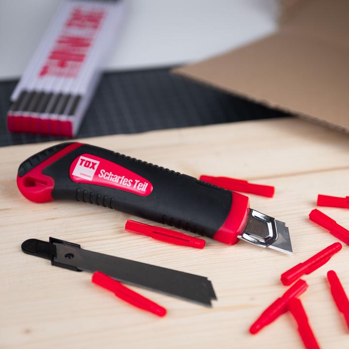 Produktbild Tox Cuttermesser rot "Scharfes Teil" inkl. 3 Klingen (Cutter)