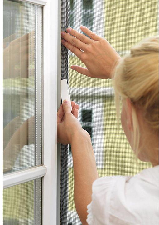 Produktbild tesa Insektenschutz COMFORT für Fenster, mit Klettband, selbstklebend, ohne Bohren (120 x 240 cm)