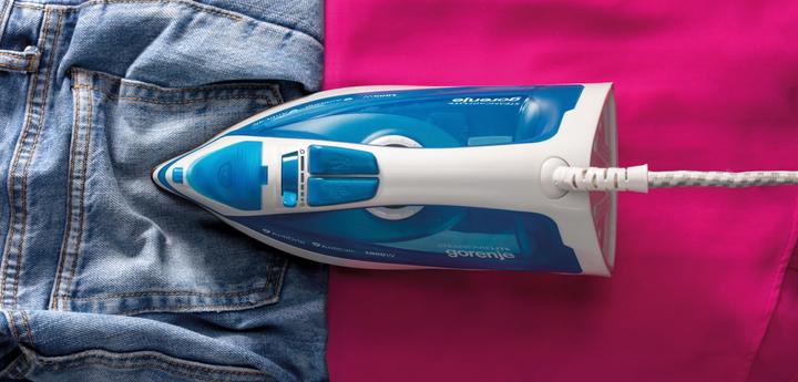 Actual product image Gorenje SIH1800BLT Steam Iron, 1800 W, Water tank capacity 250 ml, Continuous steam 25 g/min, Blue/White (1800 W, 80 g/min)