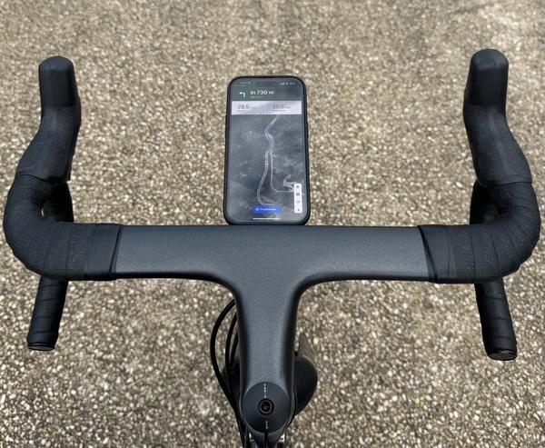 Produktbild Feschd Universal Bundle Aero Handyhalterung fürs Fahrrad