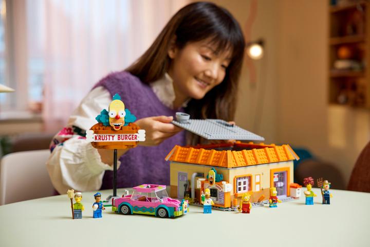 Actual product image LEGO 10352 The Simpsons: Krusty Burger (10352, LEGO Icons)