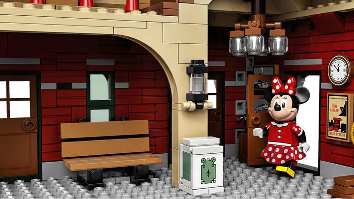 Produktbild LEGO Disney Zug mit Bahnhof (71044, LEGO Seltene Sets)