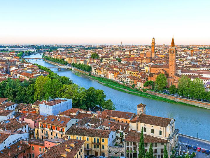 Immagine prodotto Smartbox Escapade en Europe : 1 notte con petit déjeuner per una famiglia di esploratori (4 pers.)