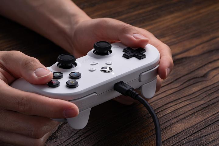Actual product image 8bitdo Pro 2 Wired Xbox Gamepad White