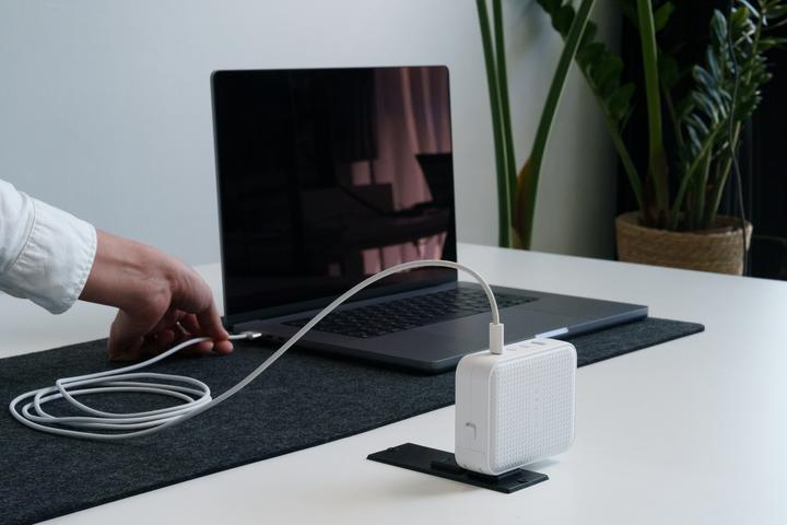 Actual product image Targus HyperJuice USB-C Charger (100 W)