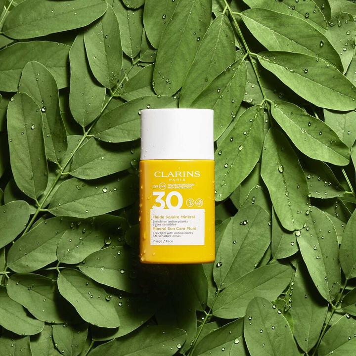 Immagine prodotto Clarins Sole - Fluide Solaire Minéral Visage SPF30 (Crema solare viso, SPF 30, 30 ml, 62 g)