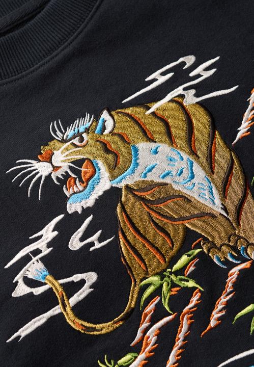 Actual product image Superdry Suika Embroidered Loose Crew (16)