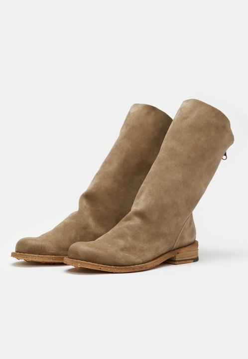 Actual product image Felmini You'll love the comfort and style of this comfortable and fashionable casual boot from. H (41)