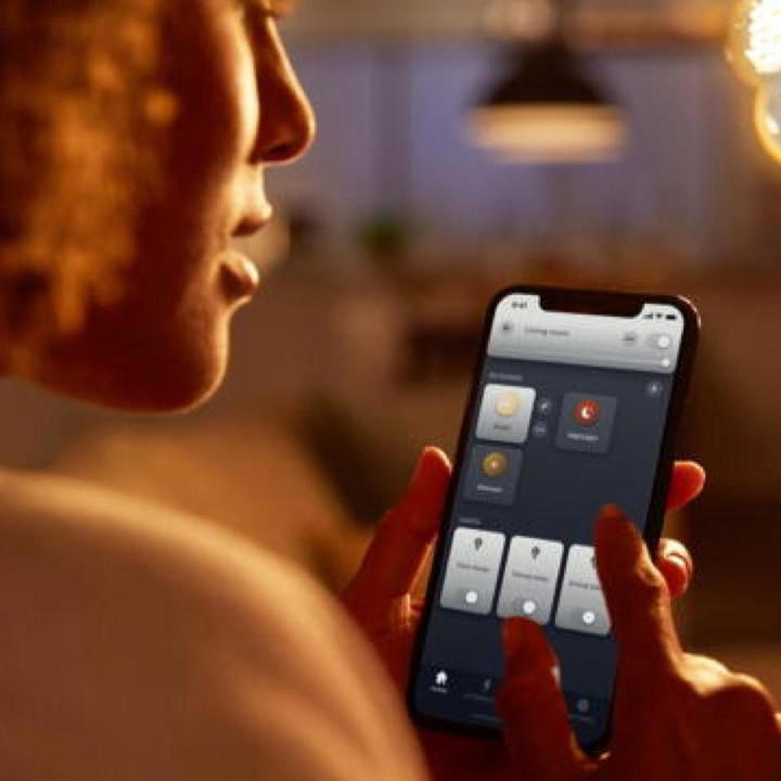 Immagine prodotto Philips Hue Filament White Ambiance (E14, 4.60 W, 350 lm, 2 x, G)