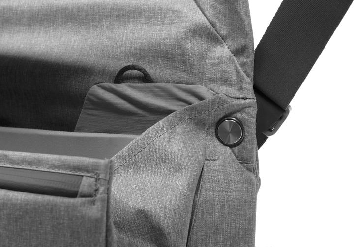 Actual product image Peak Design Everyday Messenger 13L v2 (Camera shoulder bag, 13 l)