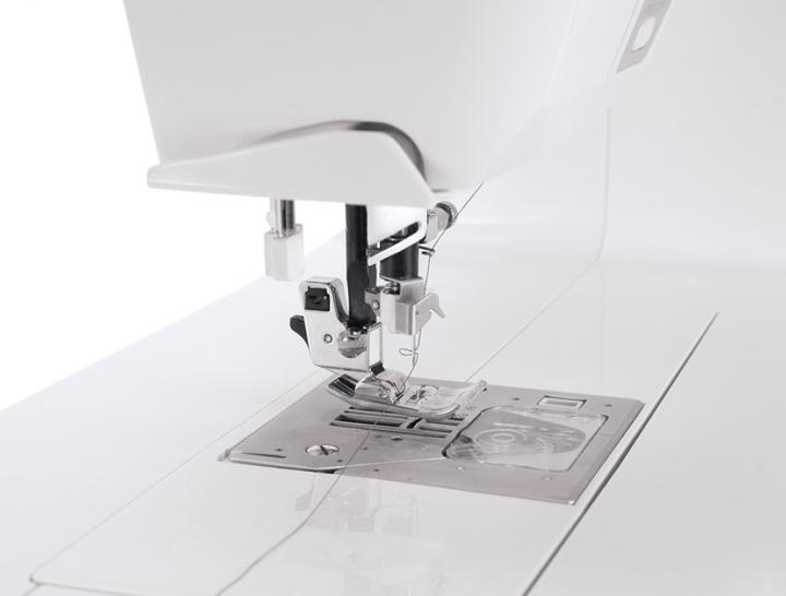 Image du produit Singer Futura XL-580, unité de broderie incluse